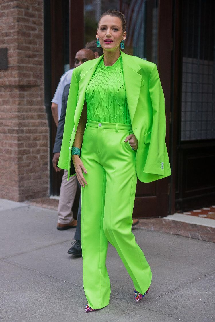 tendance mode femme 2019 look monochrome couleurs néon