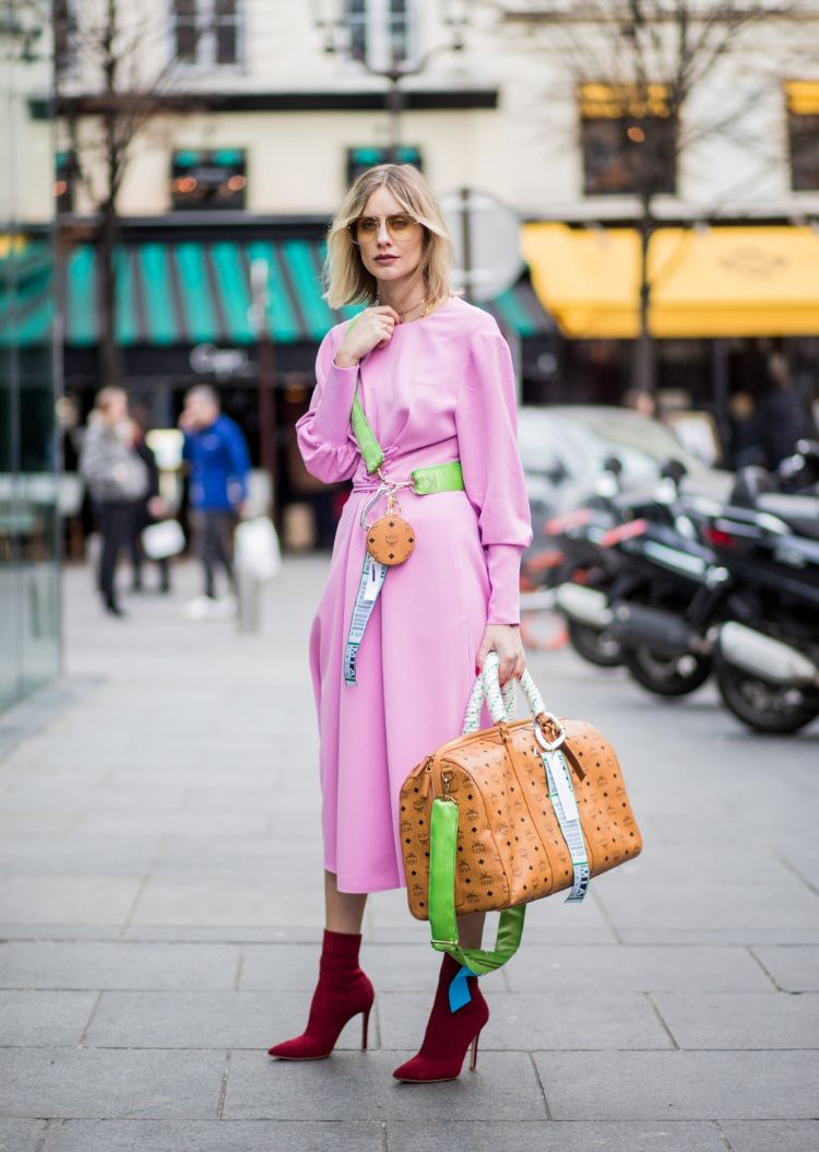 tendance mode femme 2019 manteau rose flashy couleurs néon