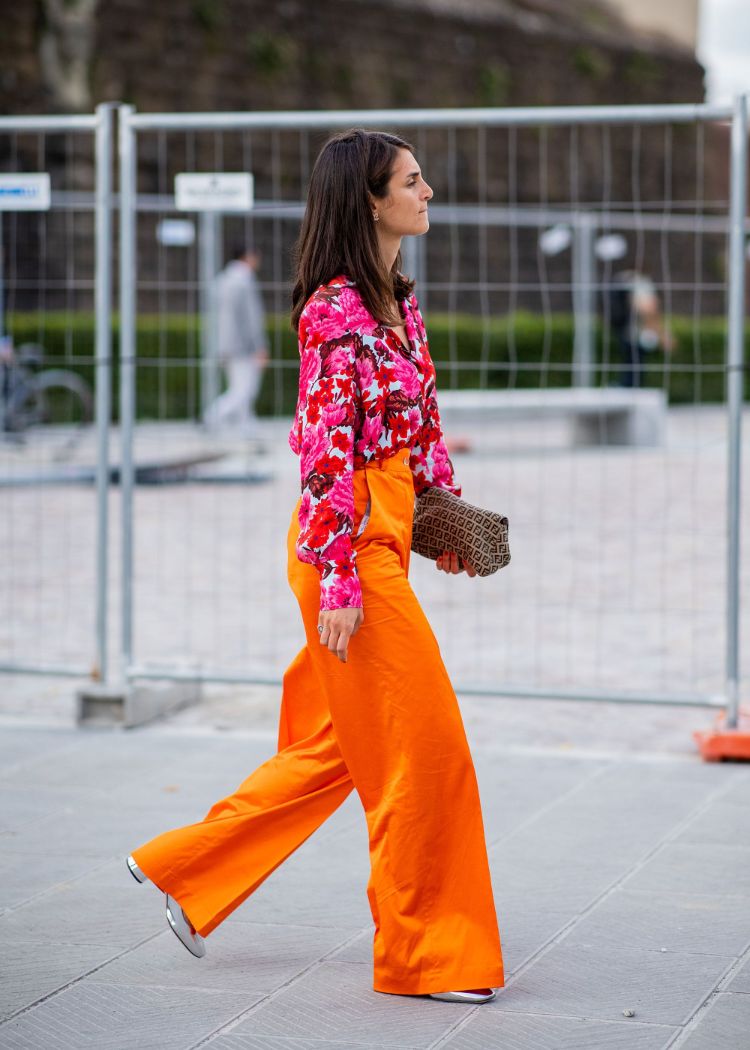 tendance mode femme 2019 été couleurs néon pantalon large tenue colorée