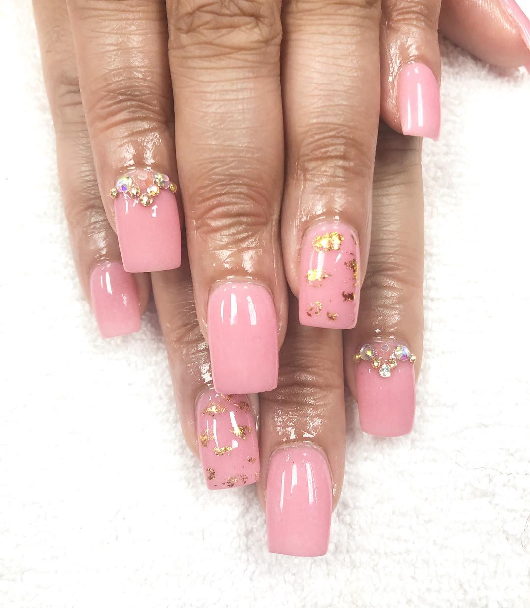 vernis poudre look rose forme carrée nouvelle tendance nail art