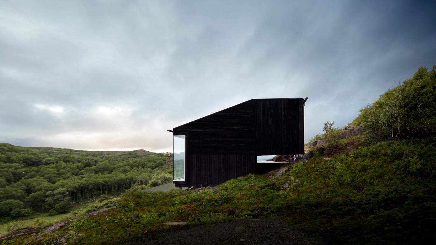 cabane sur terrain en pente cabin stokkoya kappland arkitekter