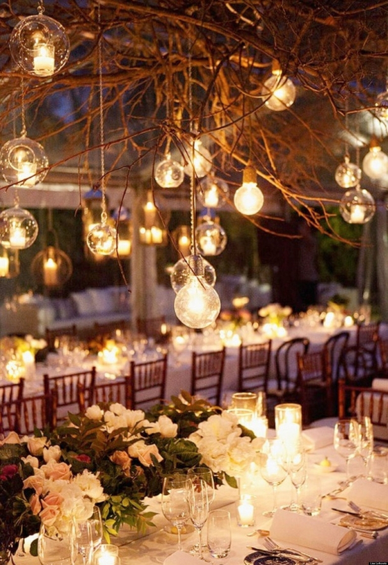 décoration lumineuse mariage ampoules suspendues bougies ambiance romantique