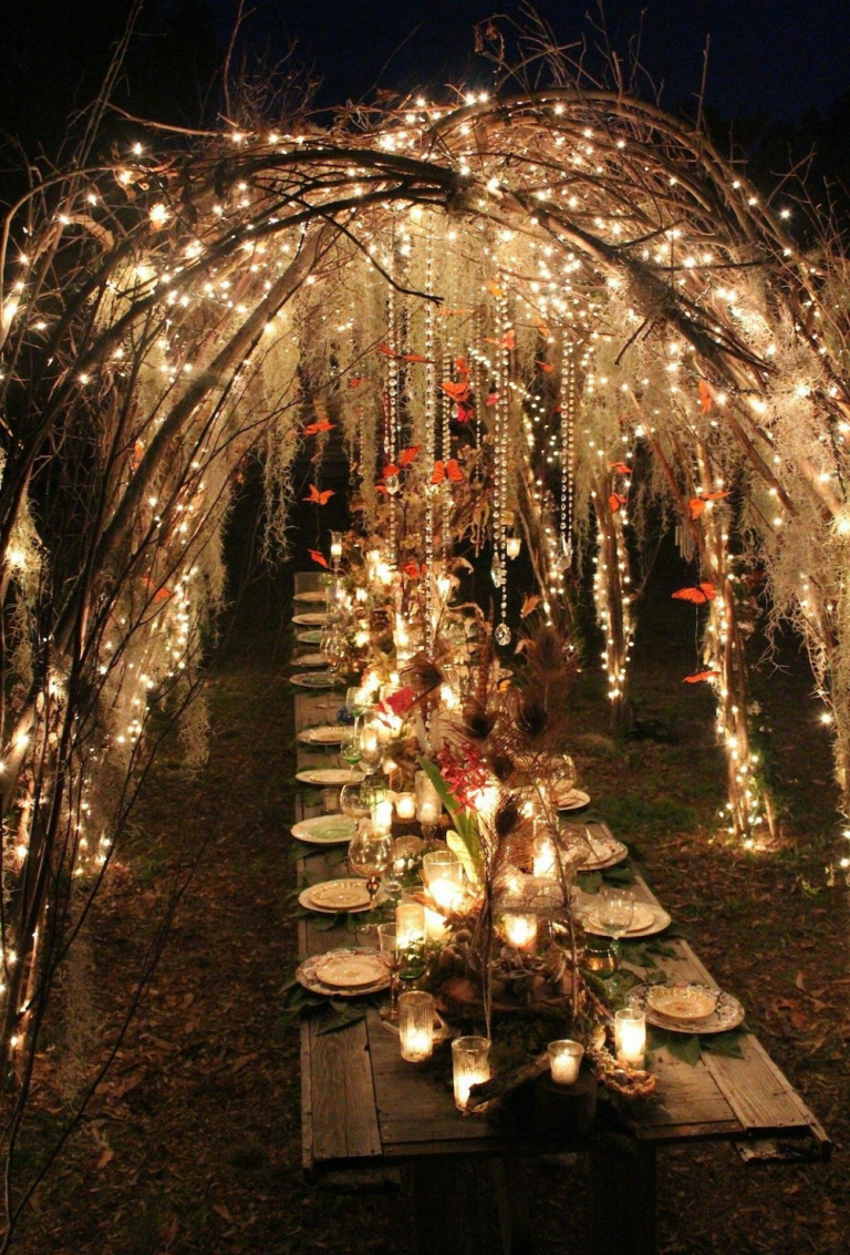 décoration lumineuse mariage de nuit en plein air bougies superbes guirlandes suspendues