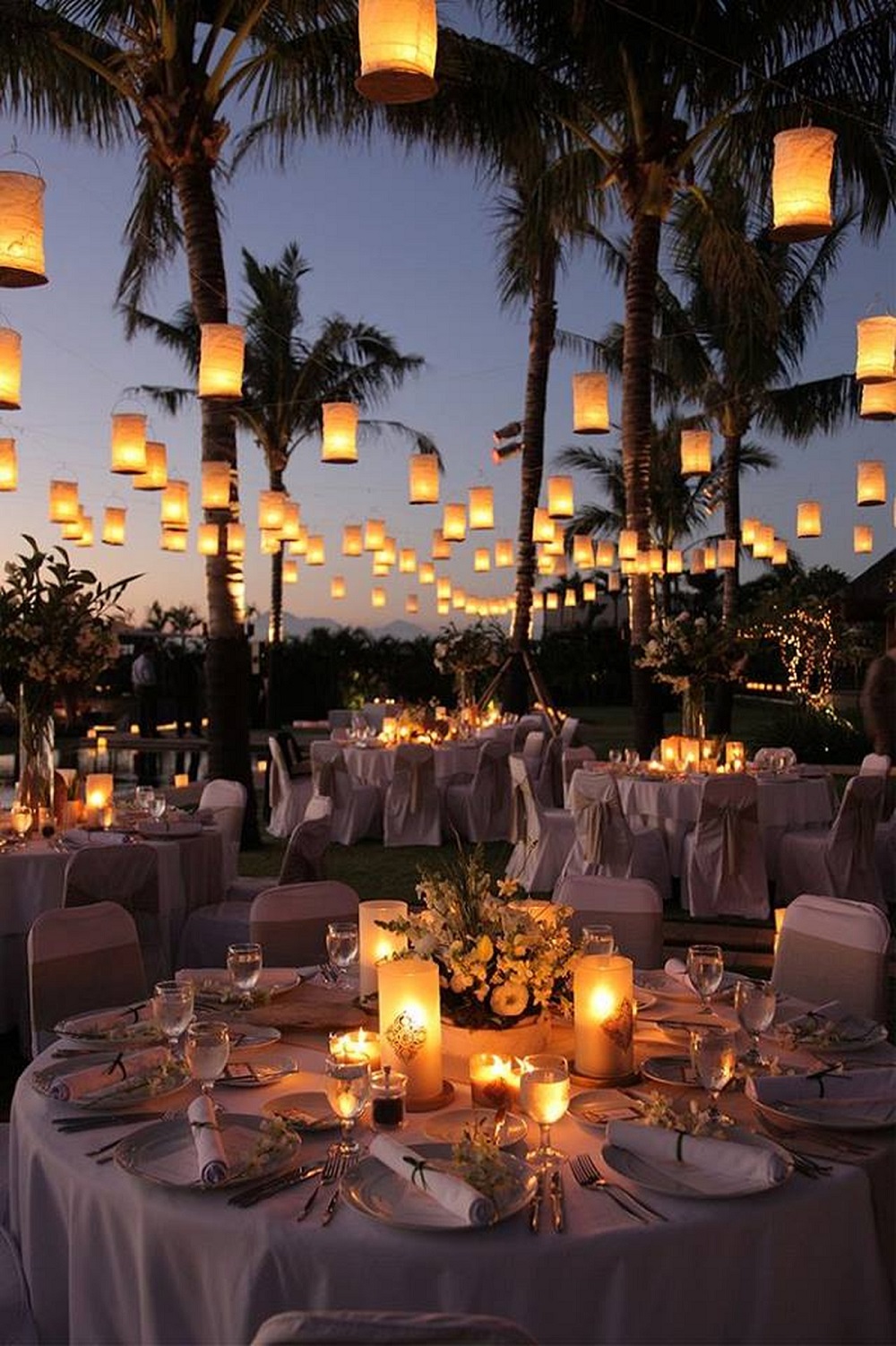 décoration lumineuse mariage sous les étoiles bougies lanternes dans les aires