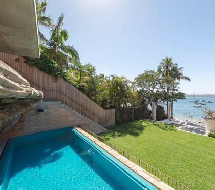 escalier intérieur béton ciré ouvert extérieur aménagement panoramique plusieurs niveaux maison architecte Sydney Matthew Wodward