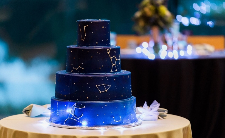 gâteau de mariage inspiré par les étoiles