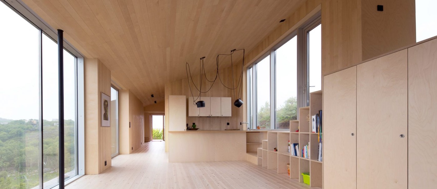 mobilier intégré sur mesure bois bouleau cuisine escalier avec rangements cabane stokkoya kappland arkitekter