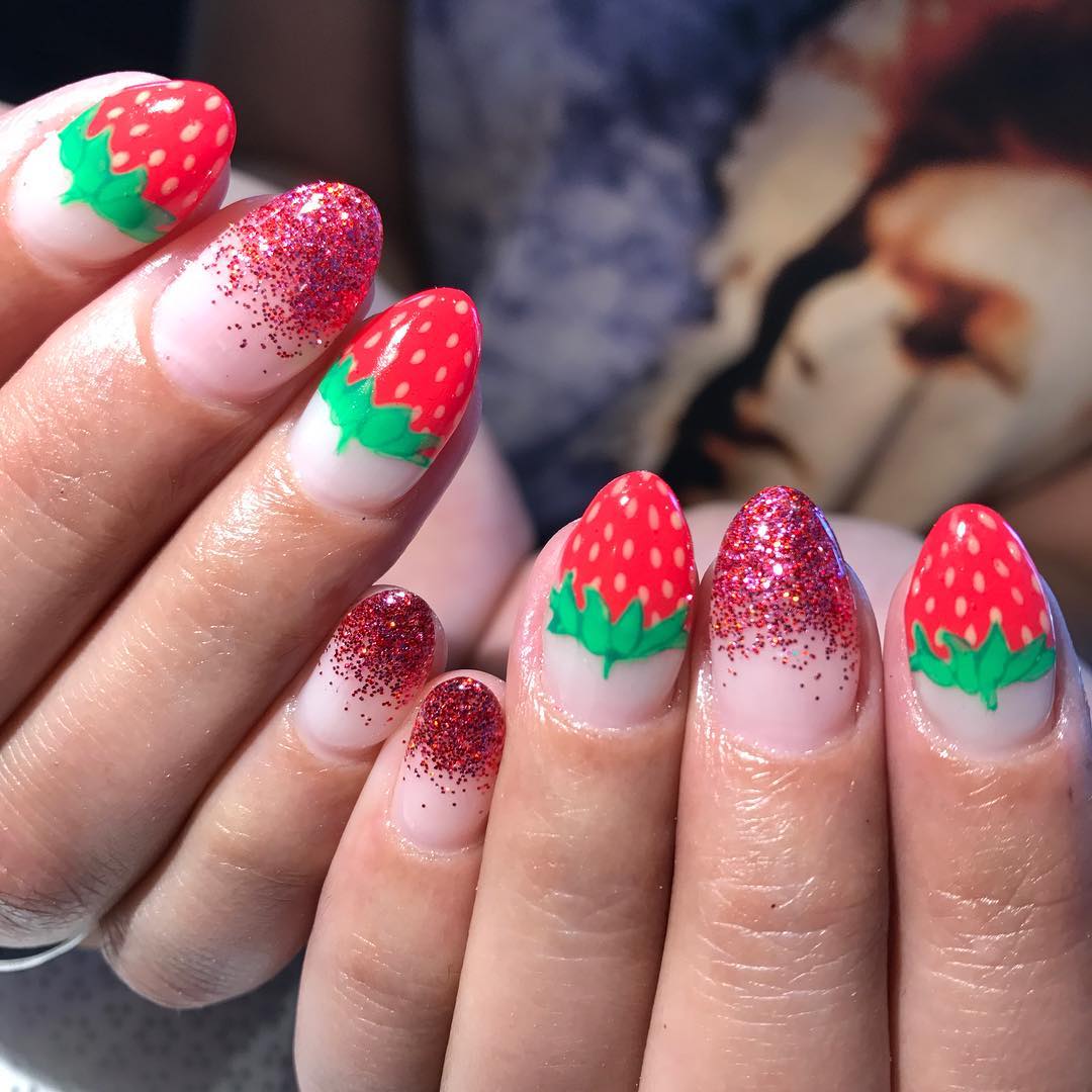nail art fruit fraises glitter