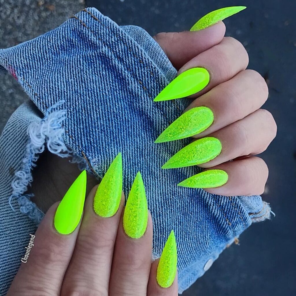 ongles néon jaune-vert fluo ongles stiletto