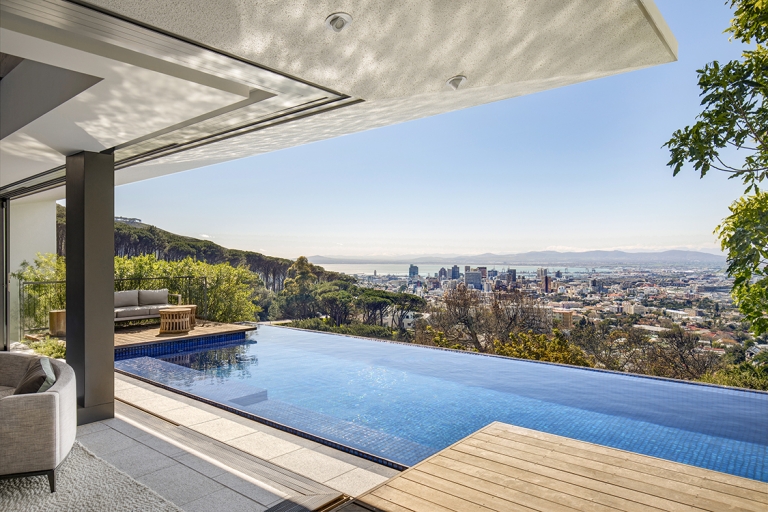 piscine à débordement terrasse moderne panorama Cape Town KLOOF 119A