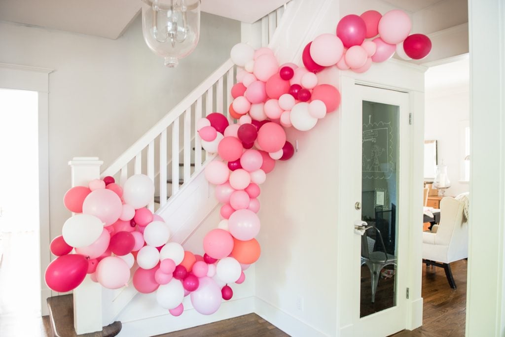 DIY arche de ballons nuances roses variées instructions simples