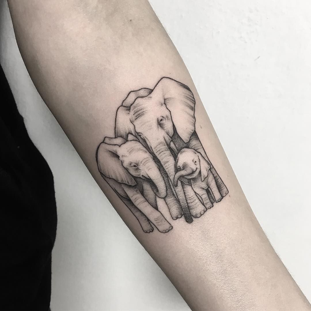 Signification tatouage famille éléphant tattoo familial à partager