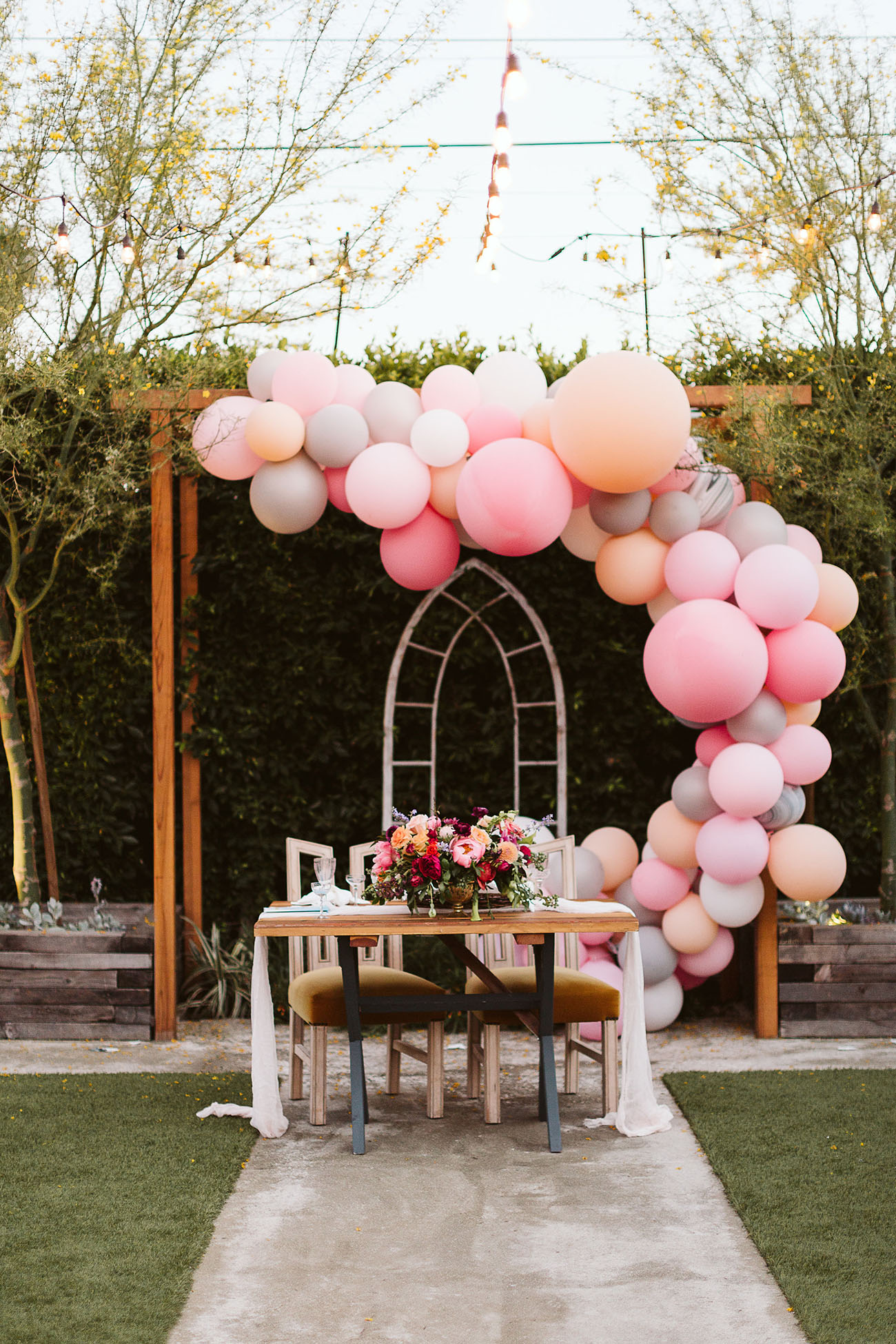 arche de ballons déco mariage tailles variées idée simple élégante