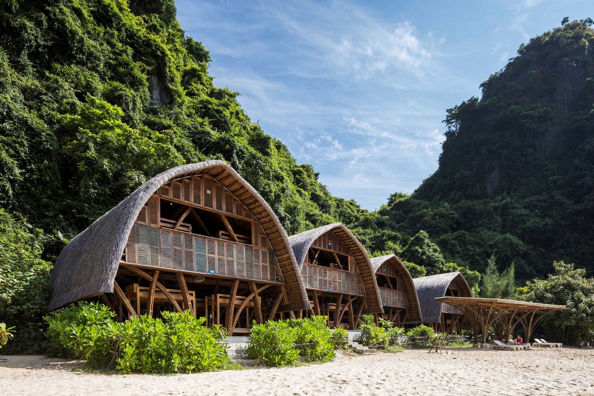 architecture écologique cabanes aux toits de chaume plage privée paysage naturel coin de paradis