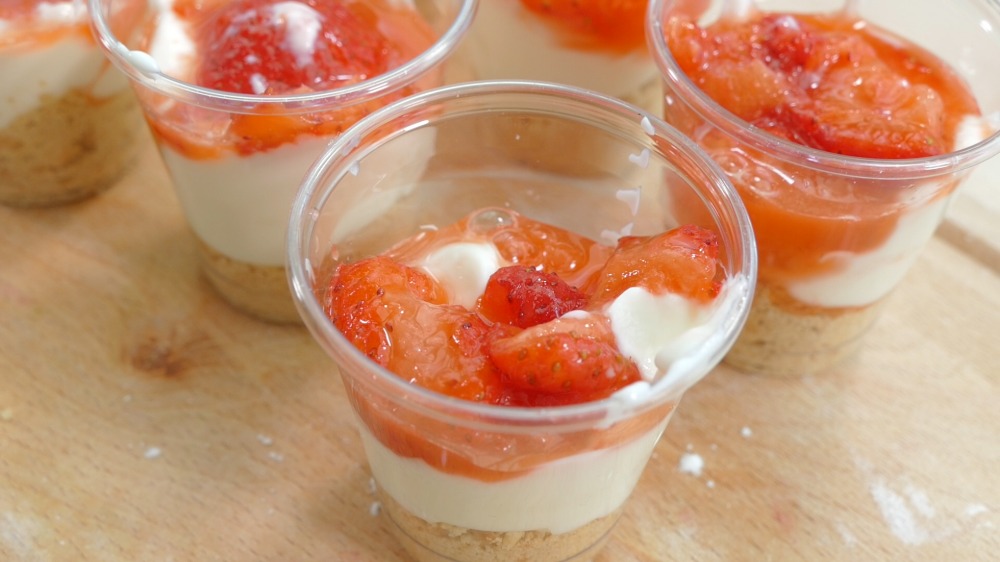 cheesecake en verrines fraises apéro enfants mini dessert