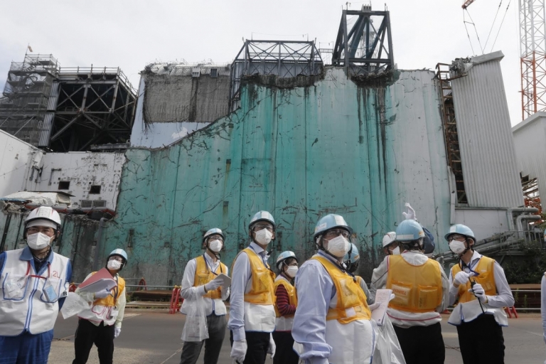 eau radioactive Fukushima risque rejet eventuel dans l'océan Pacifique autorités japonaises contre Greenpeace