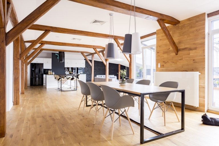 ensemble de suspensions salle a manger en bois deco poutres apparentes