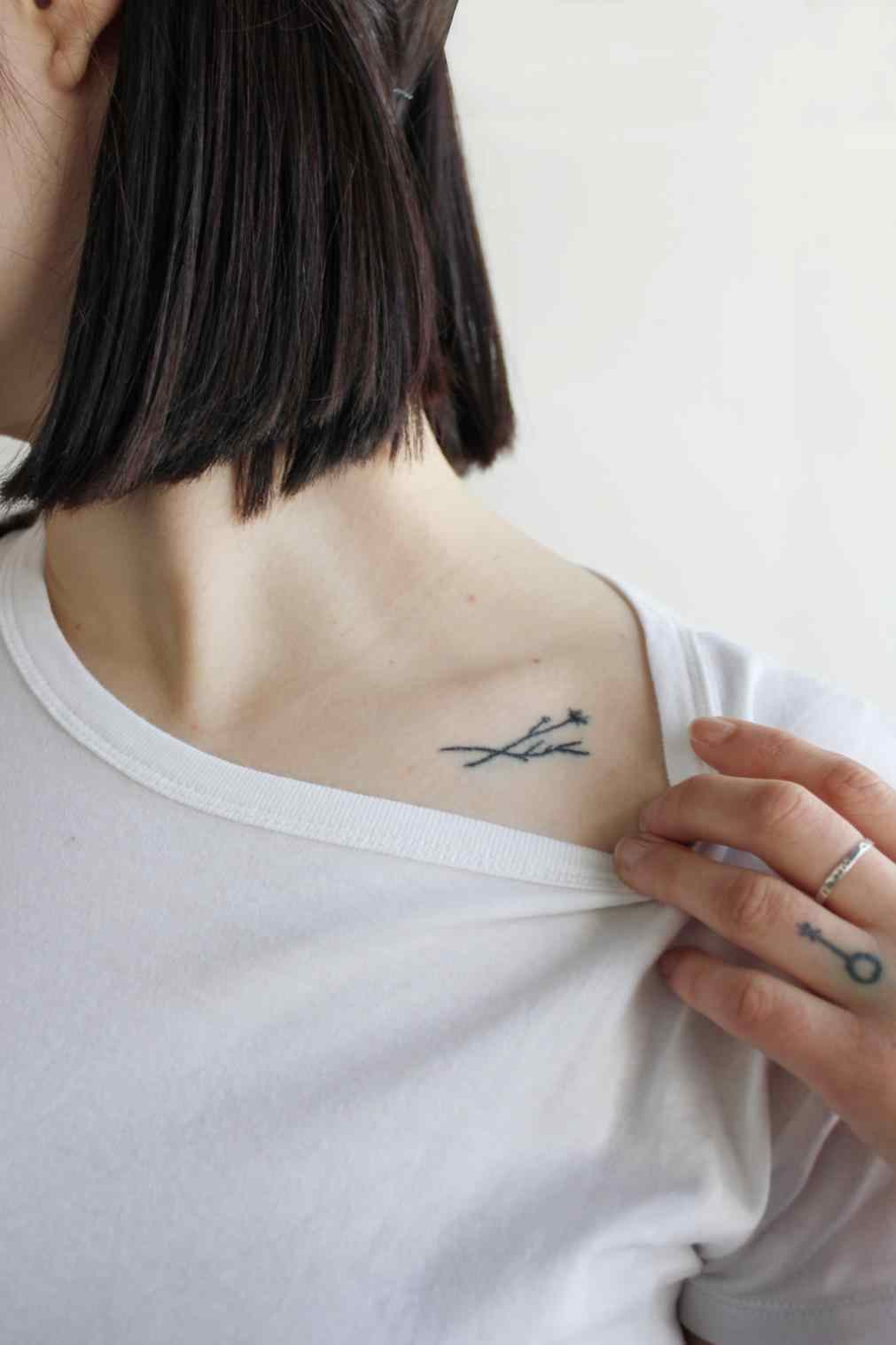 idées tatouages clavicule femme