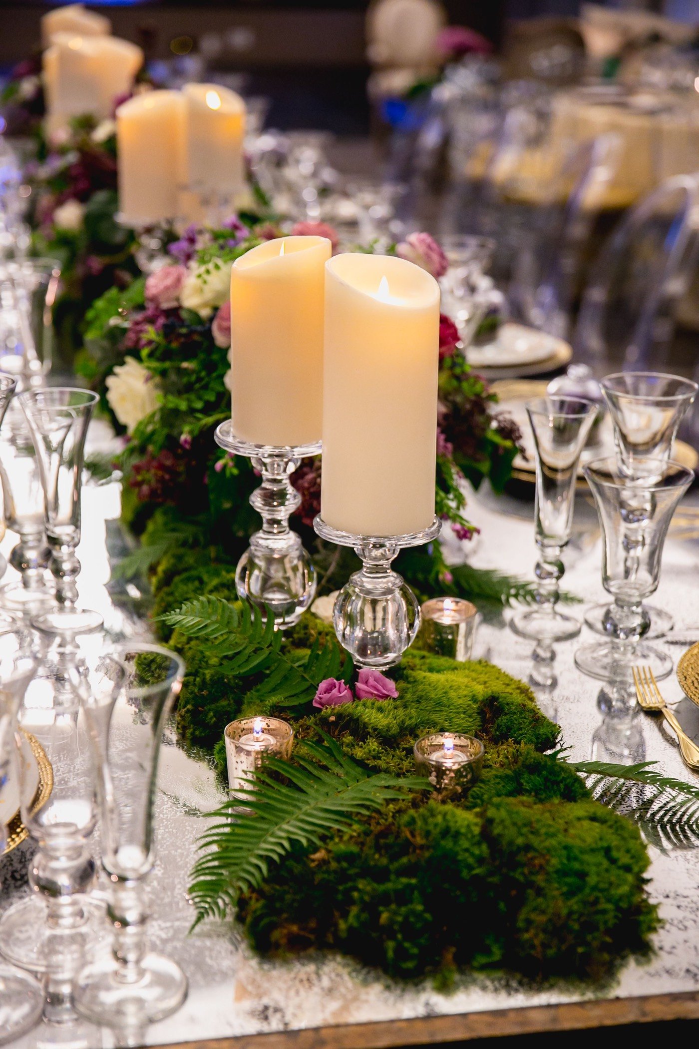 mousse végétale fraîche bougies compositions florales idée déco table mariage