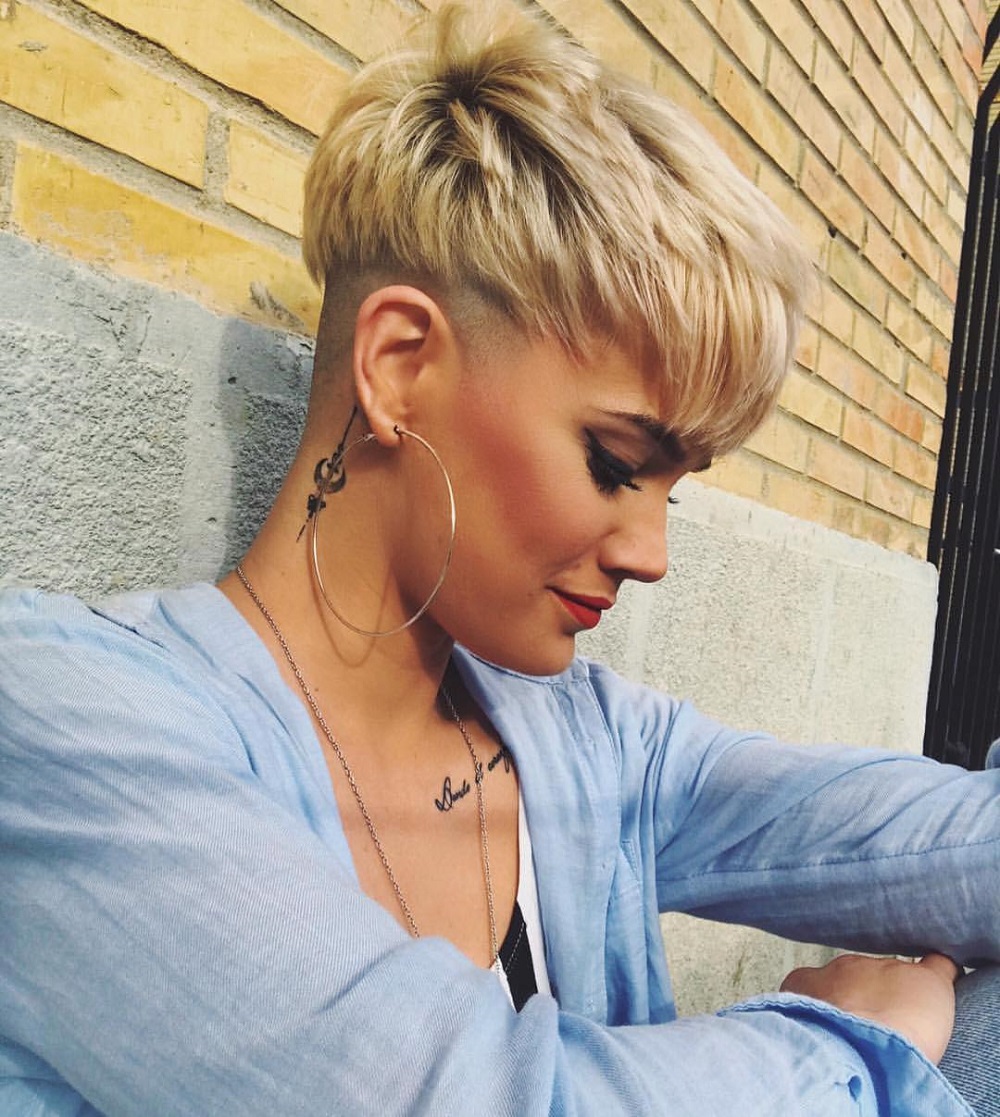 Short pixie haircut shaved on the side of a blonde woman