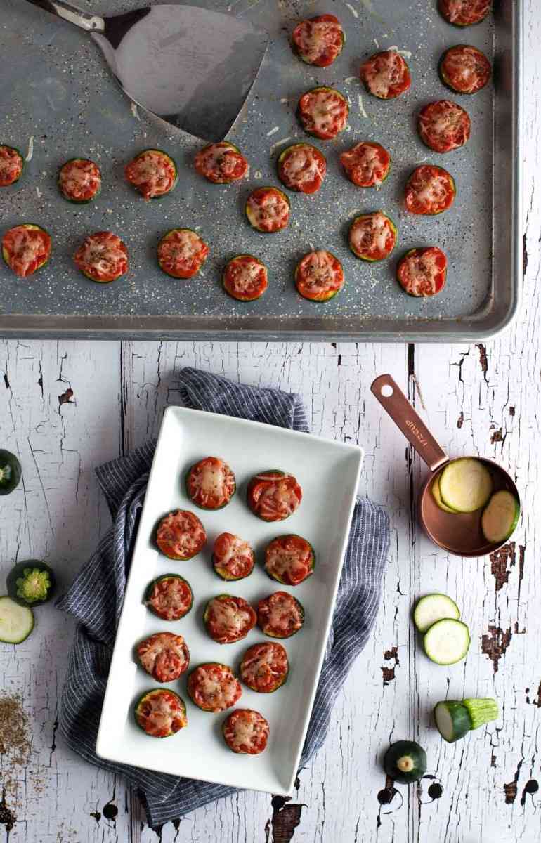 recette apéritif été mini pizzas à la courgette fromage sauce marinara