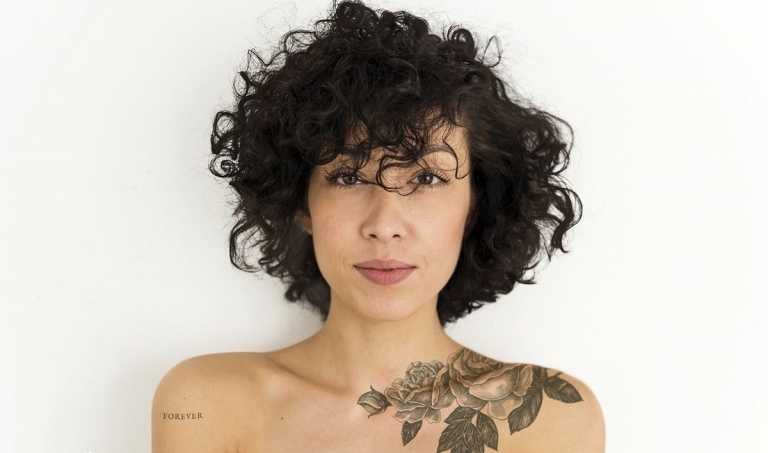 tatouage femme clavicule tattoo art tendances mini tatouages discrets