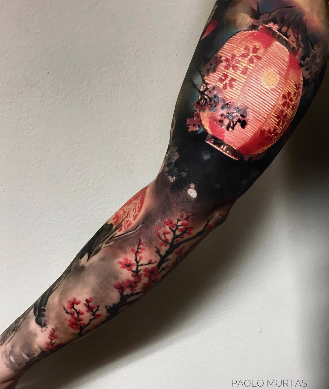tatouage japonais bras fleurs de cerisier lanterne inkage coloré