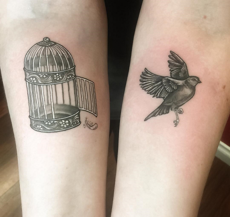 tatouage liberté pour couple volière oiseau