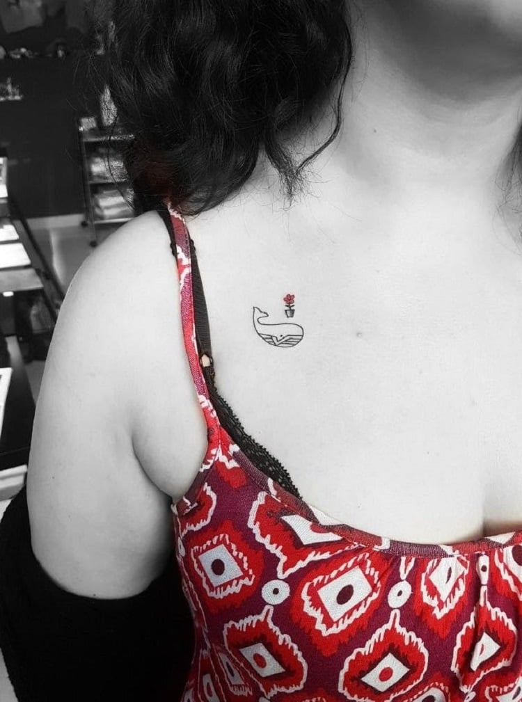tatouage minimaliste clavicule femme