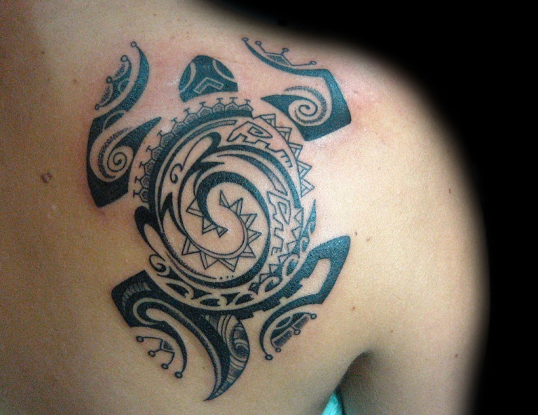 tatouage tribal signification famille tortue élaborée