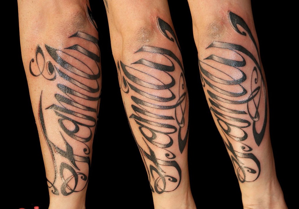 tatouage signification famille écritures avant bras pour homme