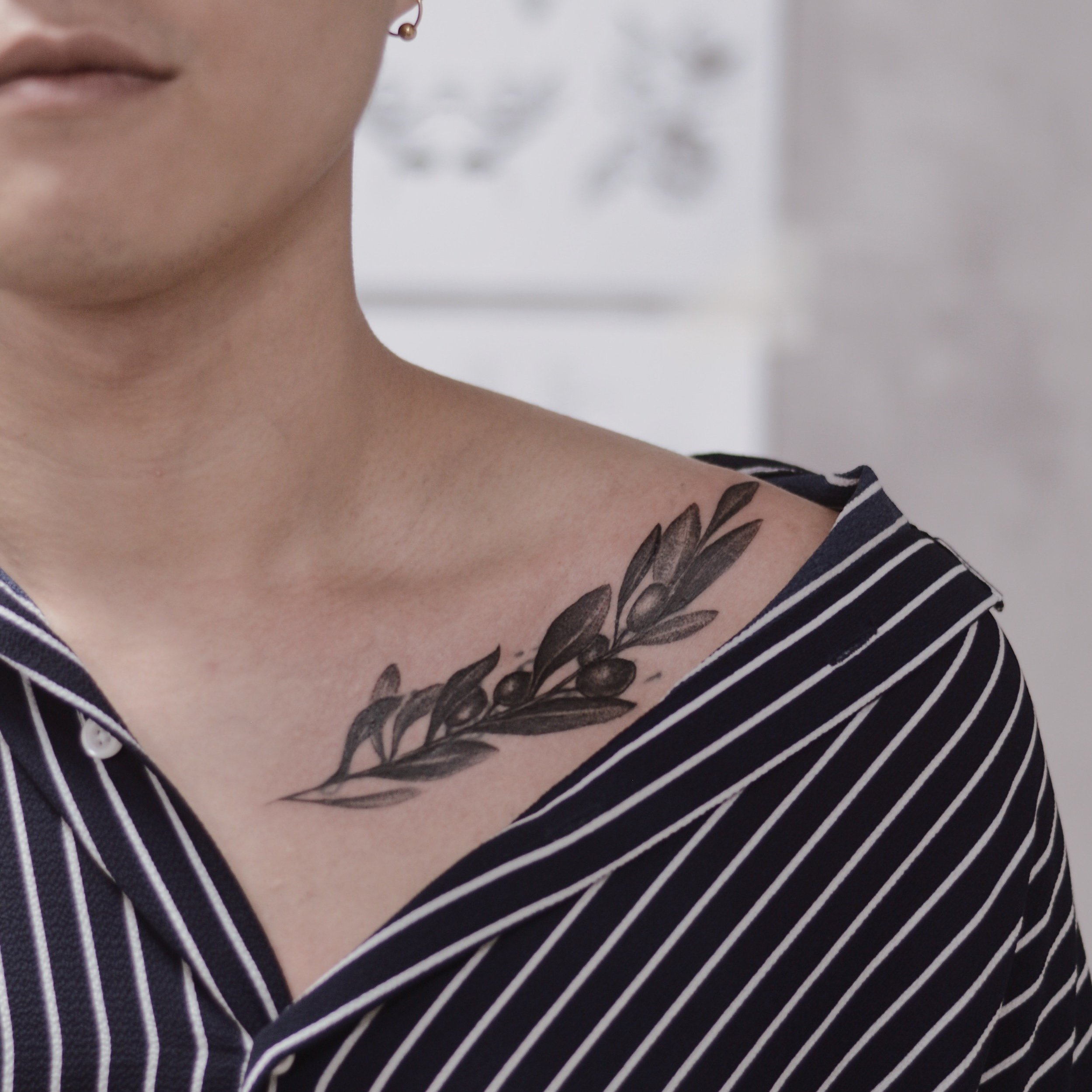 tatouage sur la clavicule tattoos femme