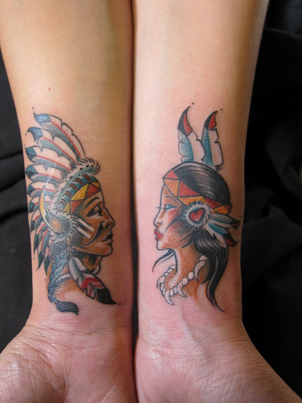 tatouage tribal pour couple modèle coloré