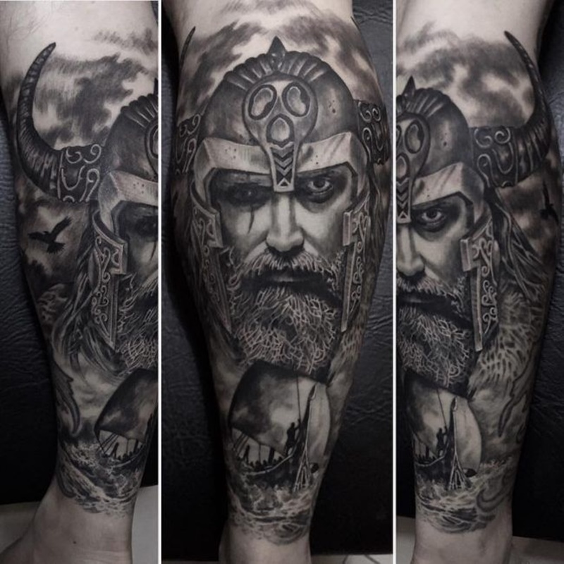 tatouage viking signification Odin modèle bras homme