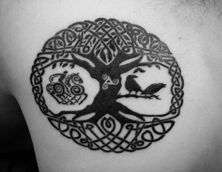tatouage viking signification arbre cosmique histoire tattoos scandinaves