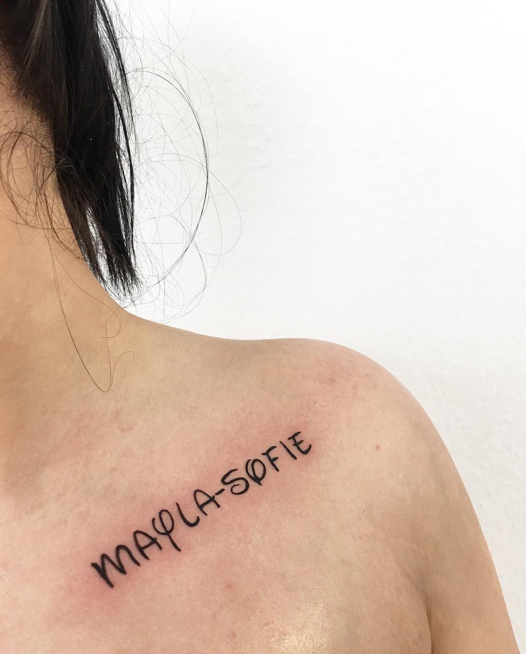 tattoo femme clavicule phrase