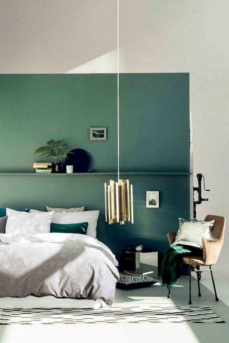 chambre a coucher simple mur vert