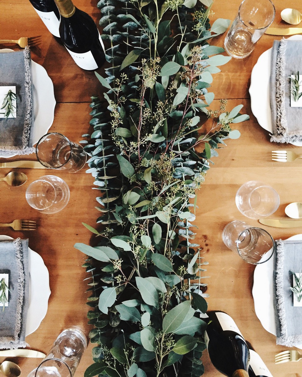 chemin de table eucalyptus déco mariage touche verte ambiance sophistiquée