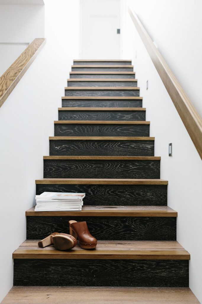 déco escalier en bois design bois noir