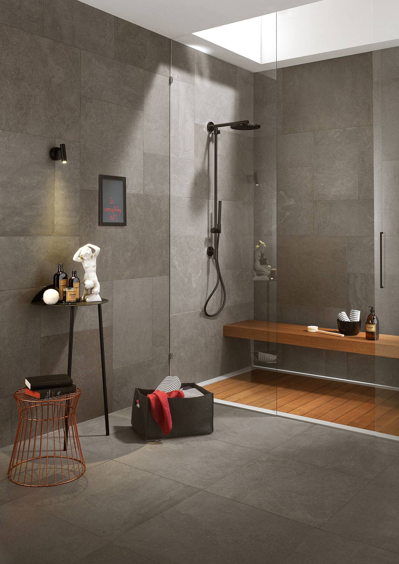 Salle de bain gris et bois : idées et astuces pour une déco épurée