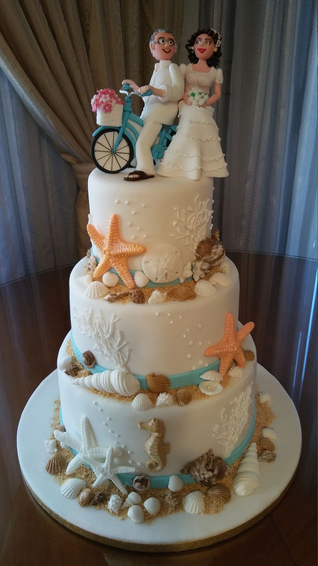 décoration de gâteau 3 étages étoiles de mer coquillages mariage