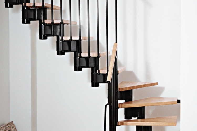 Escalier noir et bois moderne en quelques designs splendides