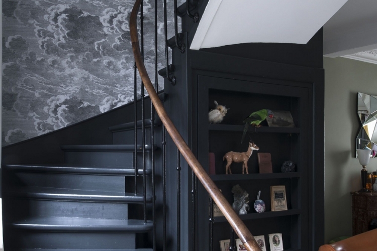 Escalier noir et bois moderne en quelques designs splendides