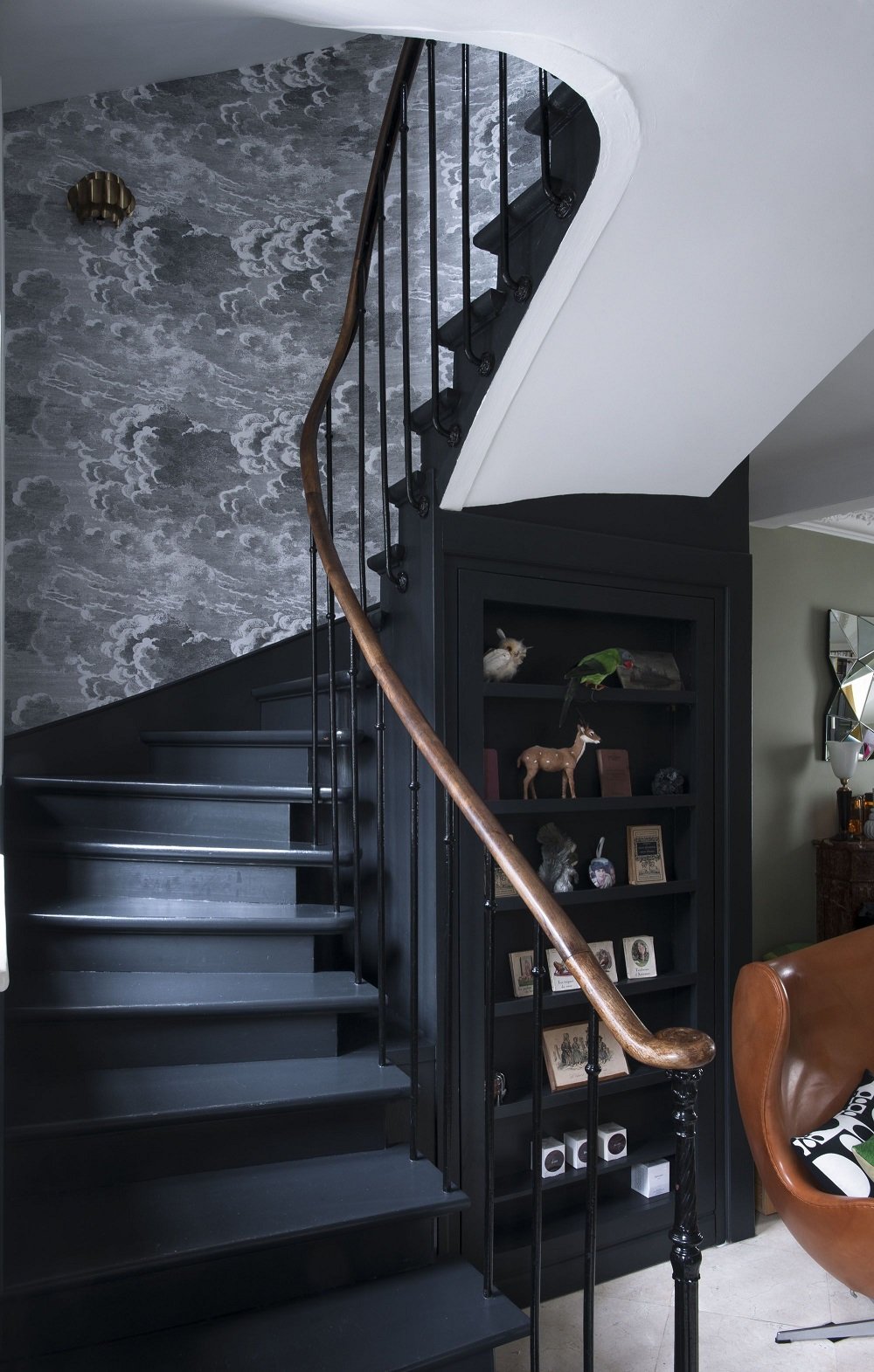escaliers en bois peint noir design intérieur contemporain