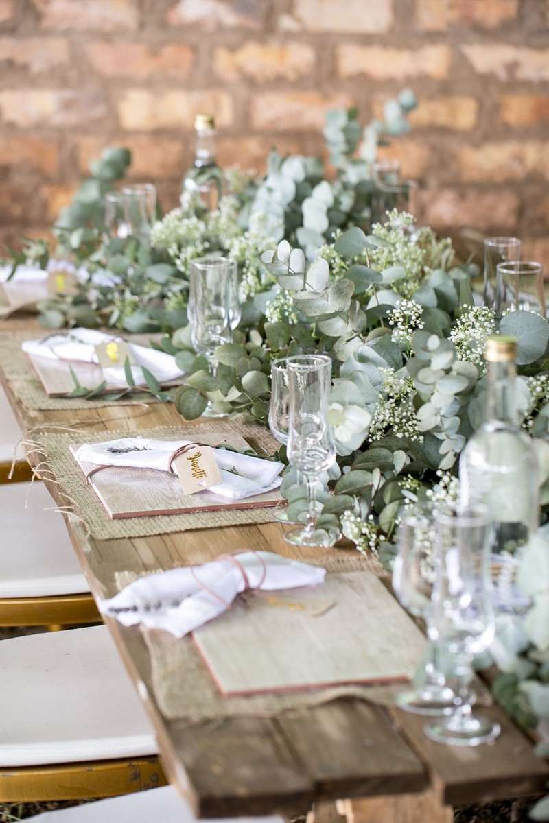 Chemin de table eucalyptus : idées et inspirations pour une déco réussie