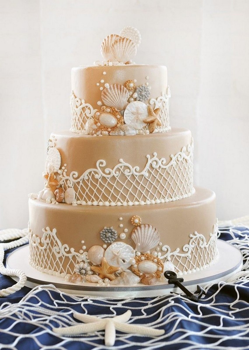 gâteau de mariage couleur beige coquillages de mer thème marin