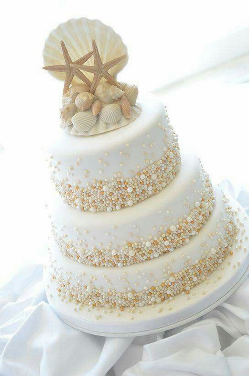 gâteau de mariage décoration en coquillages étoiles de mer perles colorées