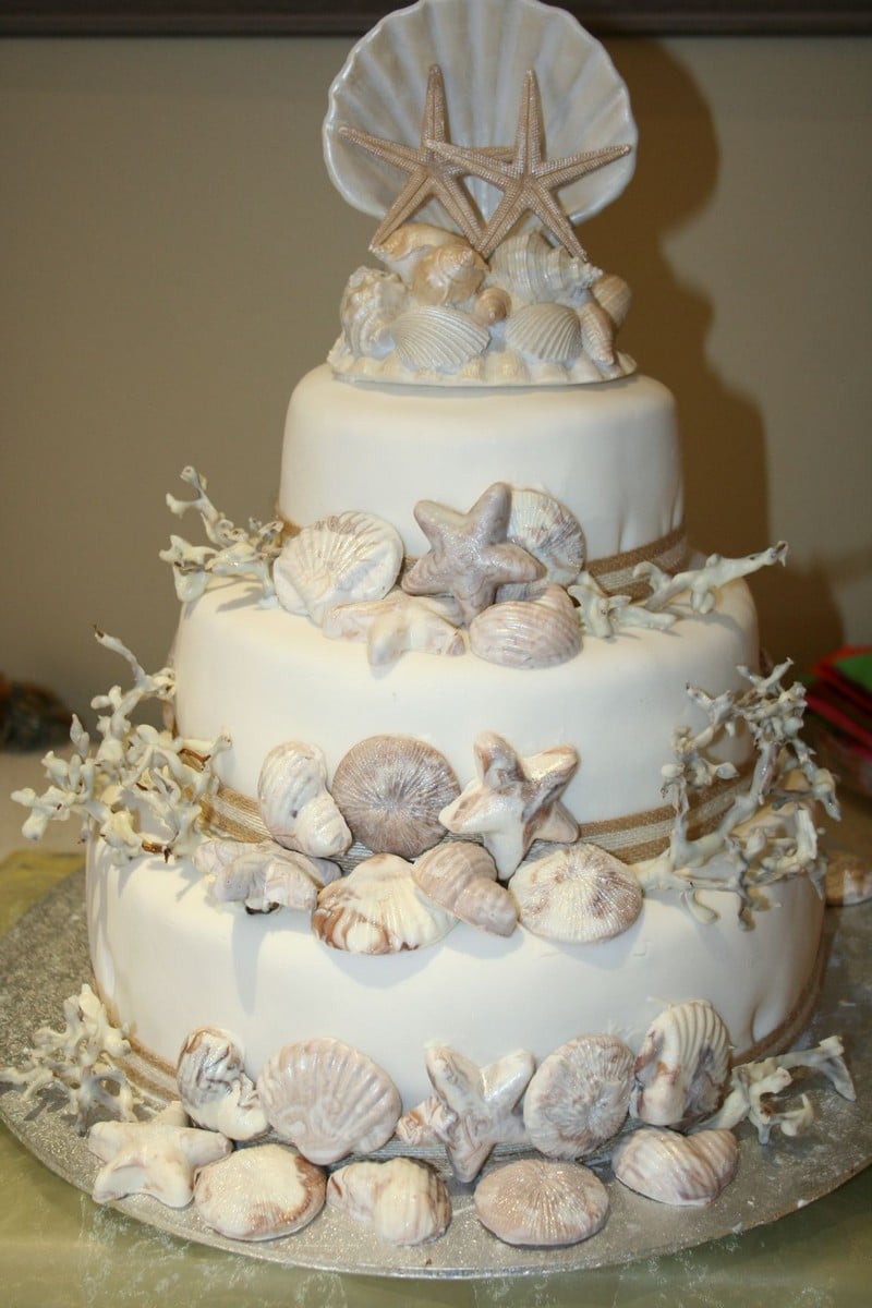 idée gâteau de mariage décoration en coquillages de mer cake 3 étages