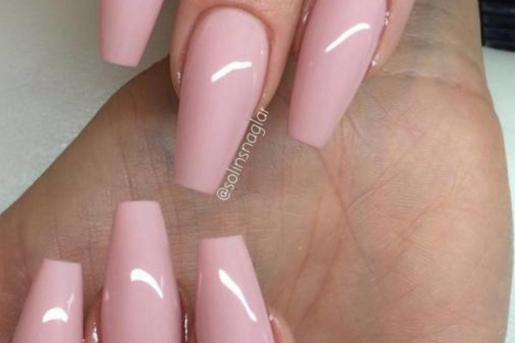 Ongle en gel rose : 40+ idées pour un nail art parfait