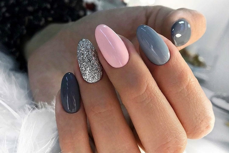 Ongle Rose Et Gris Paillete